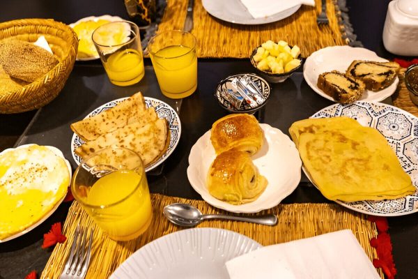 Breakfast in the desert during a 3-day Marrakech to Merzouga tour
